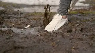Why Houses Don't Sink: Footing Size Minimums