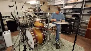 Drumming along current r&b in 'I wanna show you' by DJ Comento