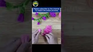 The carnation is made of velvet wire. #diy #pipelining #flowers #pipercleaners #craft