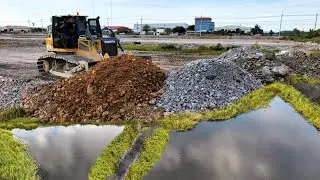 OH POWERFUL DOZER DH17C3PRO Building Road  Over The Water Using Stone For Fill Dump Truck25T Pushing