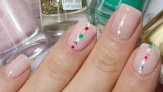 Easy Christmas Nails | Green, Red, Gold, Glitter and White Dots Nail Art