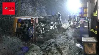 Pl&ouml;tzlicher Wintereinbruch wird Streufahrzeug zum Verh&auml;ngnis