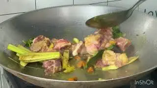 Spicy rib dish with tamarind leaves