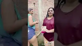 mis primas ba&ntilde;&aacute;ndose