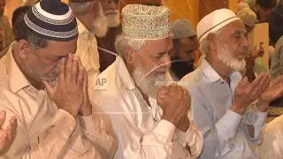 Ramadan begins in Pakistan with prayers
