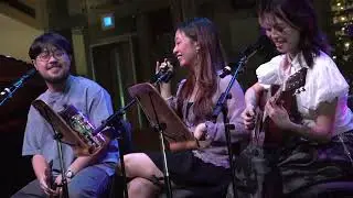 2112 25 owellciao & friends at Esplanade Concourse
