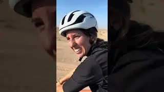 Sofi pone calas de ciclismo por primera vez.