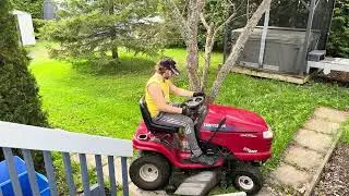4K60 HDR Cutting grass with craftsman DYT4000 ride on lawnmower part 1 of 2