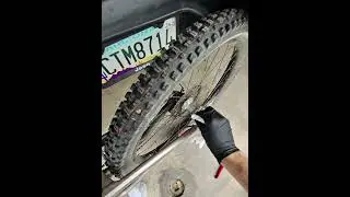 Installing NEW Hope V4 Calipers - MTB Tech Talk #hopetech #mtb @brakelessmtb