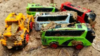 muddy car wash! 🚿 dirty to clean toy vehicles 🚜💦