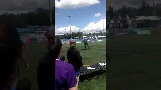 Catching a throw from Damon Huard