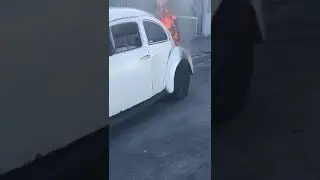 Se nos prende fuego el fusca !!! As&iacute; queda😱😱🤯