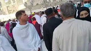 মসজিদুল হারামের বাইরে ক্লক টাওয়ার চত্বরের দৃশ্য। 