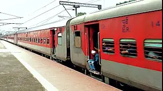 12382/Poorva Express | पूर्वा एक्सप्रेस | Poorva express at top speed | Train Ji | Train video-13
