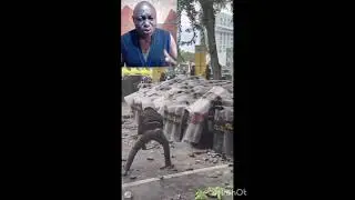 police taking cover against angry mob, imagine if here were to be Nigeria.
