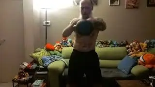 Hand to hand kettlebell swing (58x16kg)