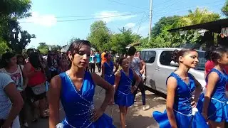 Llegamos hasta la escuelita L??? para culminar el Desfile por la independencia. Parte 4