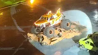 HOT WHEELS MONSTER TRUCKS LIVE GLOW N FIRE 2025