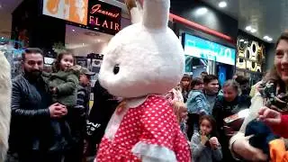 Maskottchenparade in den Hallen am Borsigturm