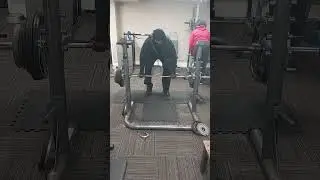 181.437kg/ 400lbs&times;8(4sets for 10) deadlift had 10 easy but grip was given out on last set 😞