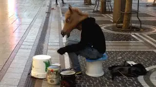 Street art Frankfurt: Horse on drums