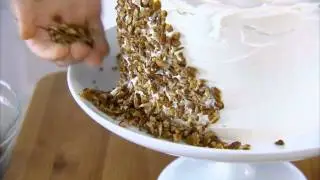 Как украсить торт рублеными орехами