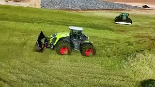 CLAAS XERION 12.590 pushing silage on a big chopping crew in TEXAS 😎 @claas_global  #silage #ag