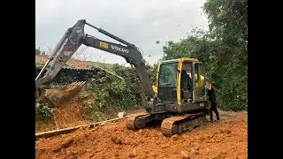 Máy xúc Volvoec55 đi đào đất kiếm tiền luôn