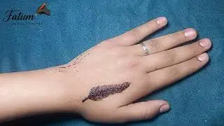 For Those Who Don't Like Heavy Mehndi, This One's for You ❤️ #junaidsafdarwedding#maryamnawaz#mehndi