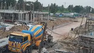 Preparing to pour the second floor beam concrete /muon tha