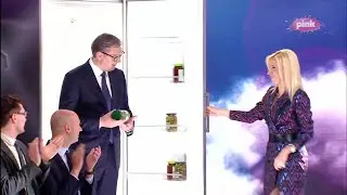 Vučić iza&scaron;ao iz frižidera i u&scaron;ao u studio TV Pink: Poneo i krastavčiće!
