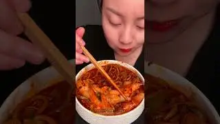 Spicy Noodles With Chicken Feet Eating 🥵🤤 #mukbang #food #mukbanghorfun #koreanfood #eating