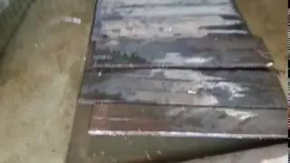 Floating cover on mechanic pit