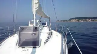 Maxi 999 Triton sejler ved Molshoved