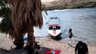 Chilling with friends//Colorado River// Laughlin, Nevada