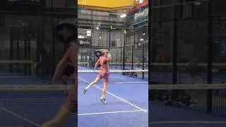 🎾PADEL TIP: crea espacios presionando en las esquinas💥 #padel #padeltime #padeltraining
