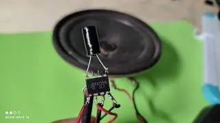 Amplificador de som com três componentes um Capacitor um resistor e um ci
