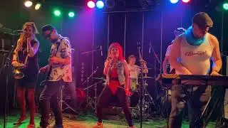 Kikkailijat - Apinamies @Kuudes linja 21.10.2023