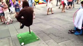 Street magician in Vienna