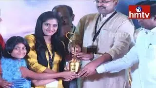 hmtv Anchor SS Lakshmi Gets Lady Legendary Award | Telugu News | hmtv