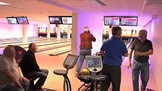 Møtes til bowling