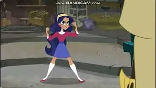 Wonder Woman Tells The Queen Of Hearts To Stand Down