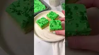 St. Patrick&rsquo;s Day Cookies! Green sugar cookie bars for St. Paddy&rsquo;s Day! Recipe on blog, link in bio.