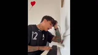 ULTIMO-SUL FINALE canta emozionato 😣💚