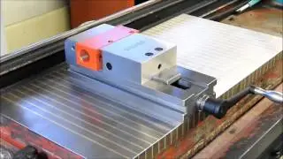 Pr&auml;zisions-Niederzugschraubstock EHS / Precision tool maker vise EHS