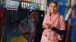 ঘ‌রে নতুন একটা ফা‌র্নিচার দে‌খে নাজ‌মিন মহা খ‌ু‌শি।