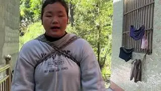 今天打扫厨房啦，窗口的卫生实在不好处理，就先放一放，先把放锅碗瓢盆的架子洗干净啦！其他的等以后有条件装修厨房再慢慢捣鼓，视频有点长，麻烦姐妹们耐心观看呀，谢谢姐妹们的支持🙏#原创视频 #我的乡...