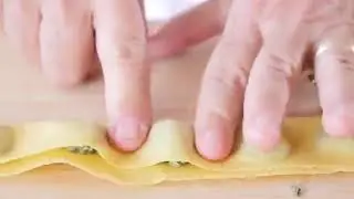 Kitchen Gadgets Round Ravioli Cutter Maker Stamp With Wooden Handle Fluted Edge Dumpling Wrapper Mak