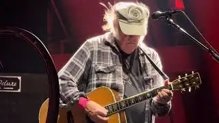 Neil Young “Old Man” 09/15/25 Hollywood Bowl, Hollywood, CA 
