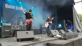 Quiet Crimes covering Queens Of The Stone Age @ RebelFest 2018